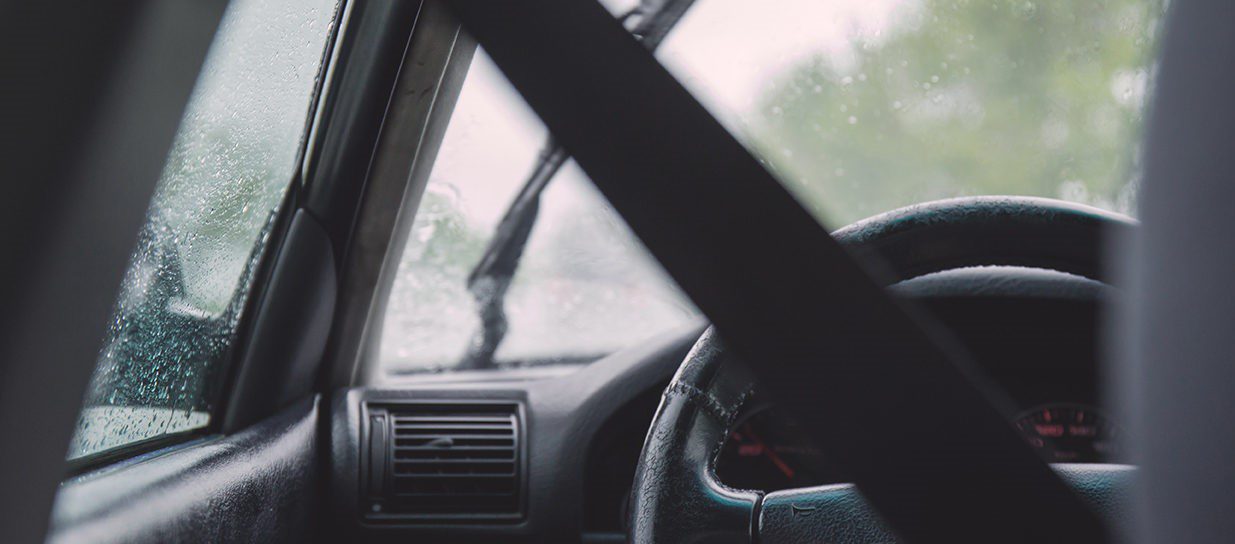 Cracks and Rattling: When to Repair a Damaged Windshield